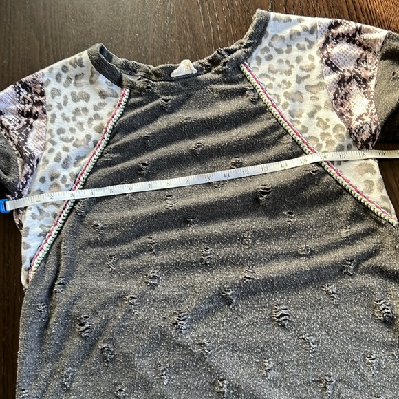 BiBi distressed sweatshirt with animal print, size S - Picture 8 of 9